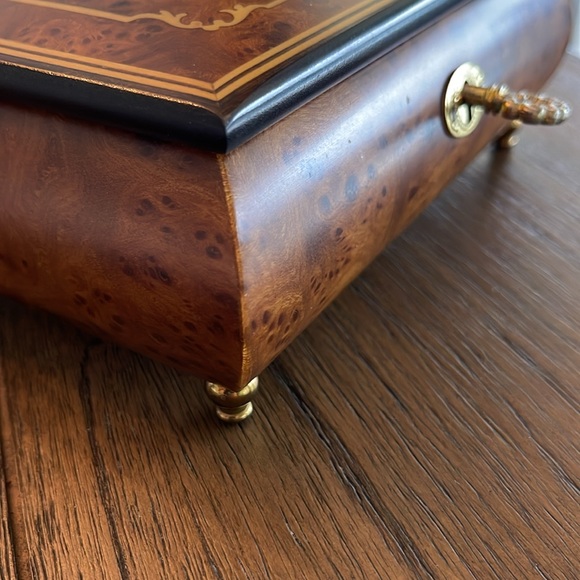 Splendid Italian Violin Inlaid Elegant Wood Music/Jewelry Box Hand Made in Italy - Picture 12 of 15